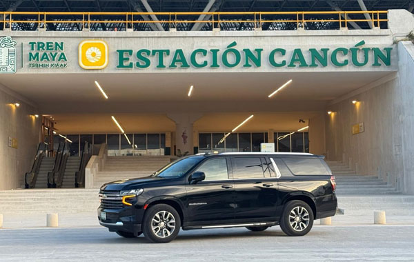 SUV negra para traslado VIP en Cancún