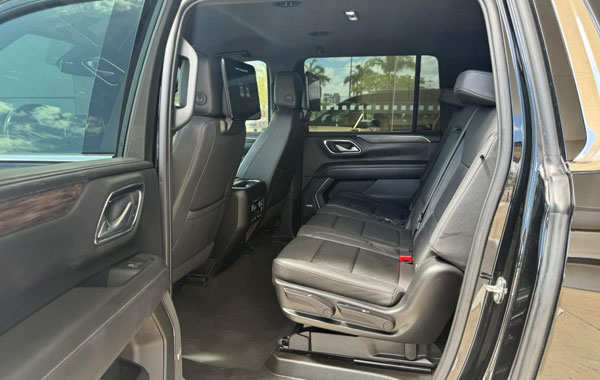 Interior de SUV con asientos de piel